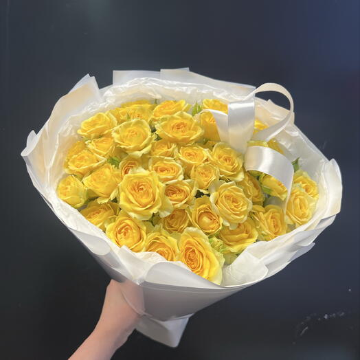 Яркие дофаминовые кустовые розы💛💛💛