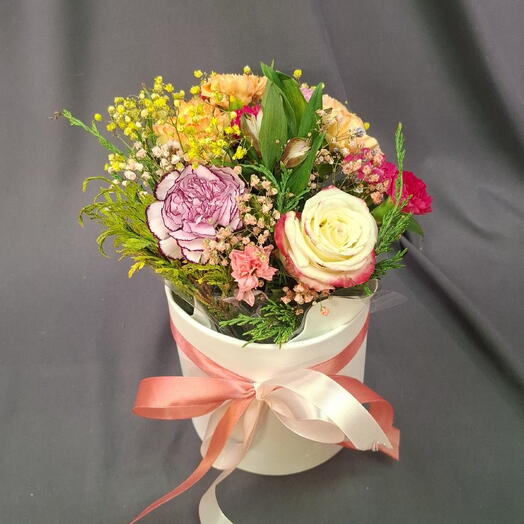 Шляпная коробка ярких цветов 💐