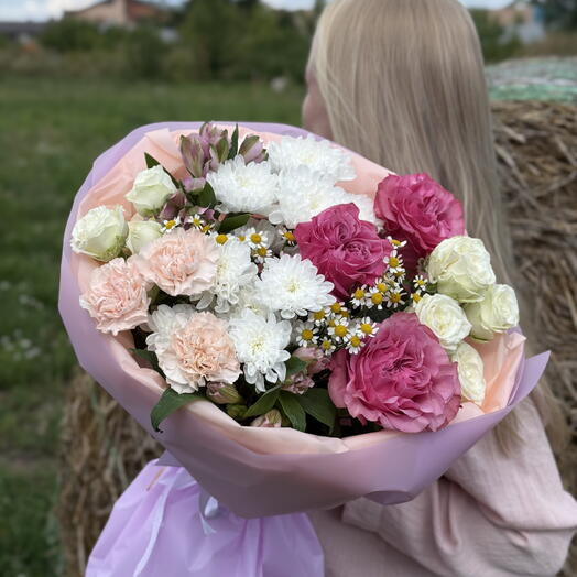 Букет "Выходной" из альстромерий, роз, хризантем, гвоздик и танацетума
