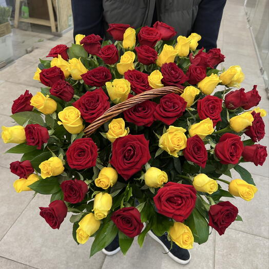 🌹«МОНУМЕНТАЛЬНАЯ СТРАСТЬ» — 69 КРУПНЫХ РОЗ В КОРЗИНЕ🌹