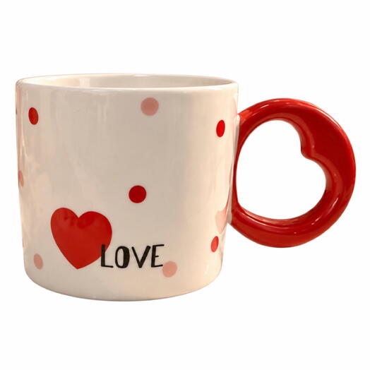 Подарок дизайнерская керамическая кружка белая с сердцами. Present designed cup white with hearts