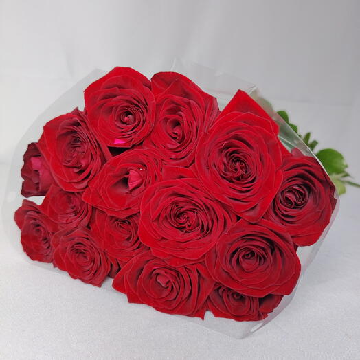 🌹Пачка Красные розы 15 штук сорт Ред Наоми (Red Naomi), 50 см