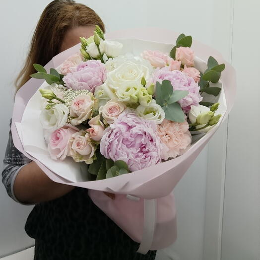 Авторский букет пион, роза, эустома, гортензия, роза пионовидная кустовая, эвкалипт