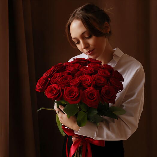 25 красных роз