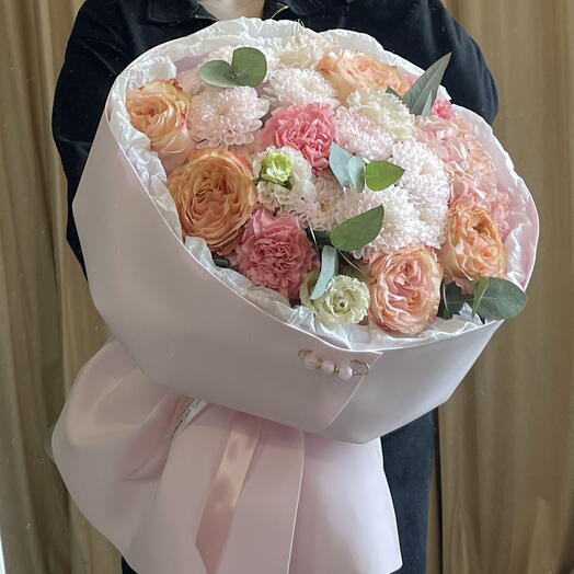 Нежный букет с гортензией, хризантемой и пионовидной розой 🌸
