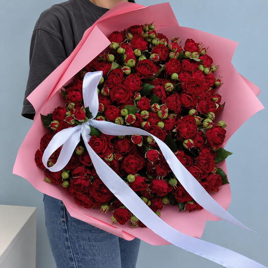 Красные кустовые розы