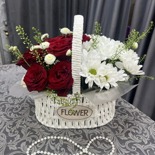 Корзина «Красно-белая любовь» 🌹🤍️