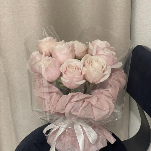 Композиция из нежно-розовых роз в оазисе «Розовая нежность» 💗