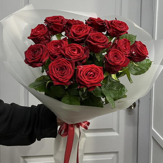 Розы бордо