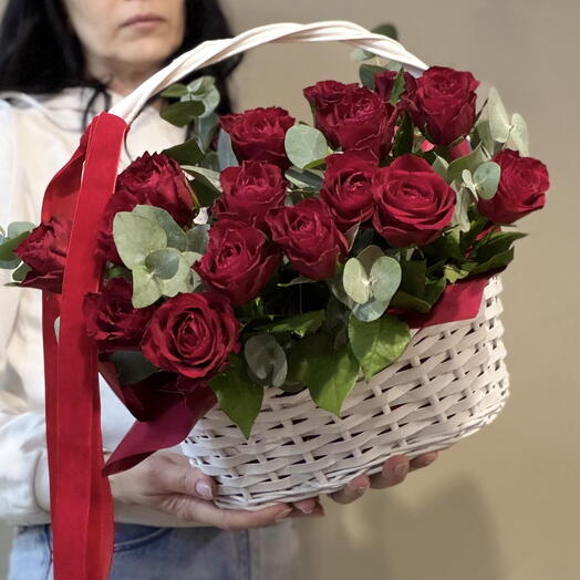 Корзина с розами «Признание в любви»