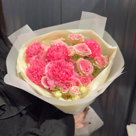 Розовый шик💘диантусы с кустовыми розами