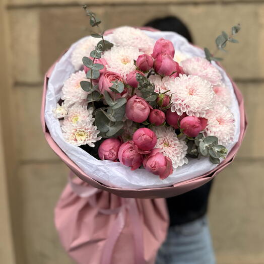 «Розовый щербет» 💓💕🌸 пионовидные розы, розовые хризантемы и эвкалипт