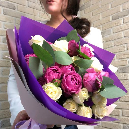 Assembled bouquet of peony roses