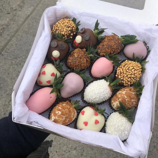 Клубника в шоколаде в коробке 16 шт