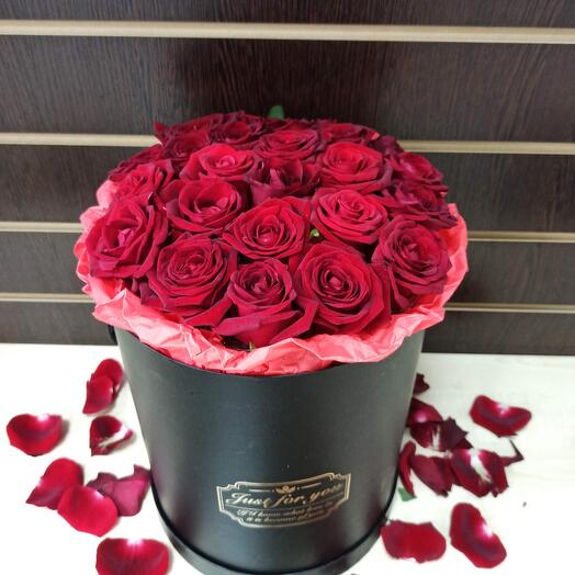 Red roses in box N5
