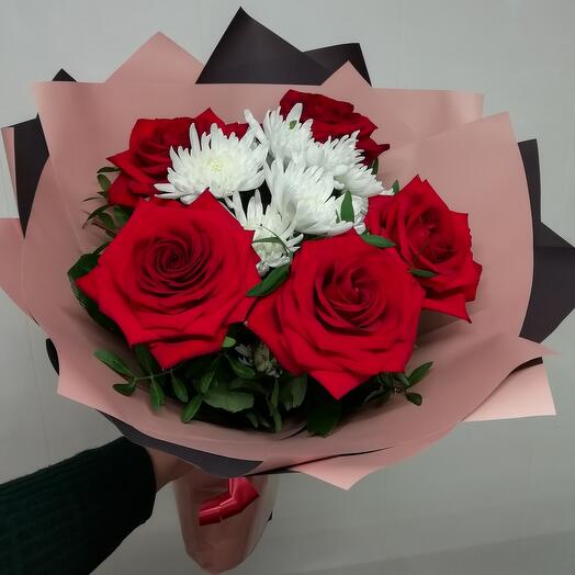 Bouquet with red roses