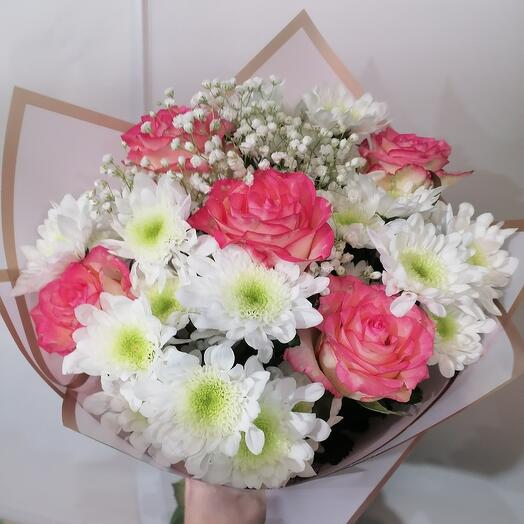 Ramo prefabricado con rosas