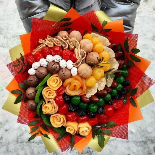 Букет из сухофруктов и орехов "Карусель"