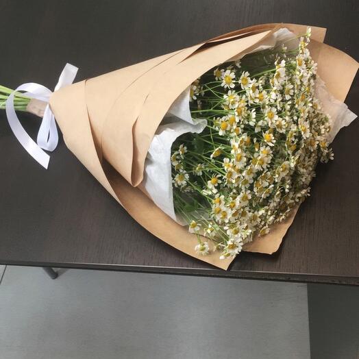 Букет из ромашки в крафте (9 веток)