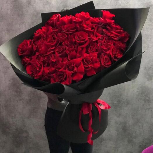 Red bouquet in black design