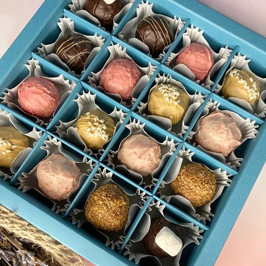 Набір цукерок ручної роботи в подарунок