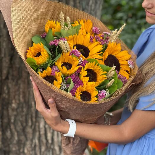 Букет из 9 подсолнухов