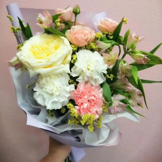 Букет с пионовидной розой и диантусом