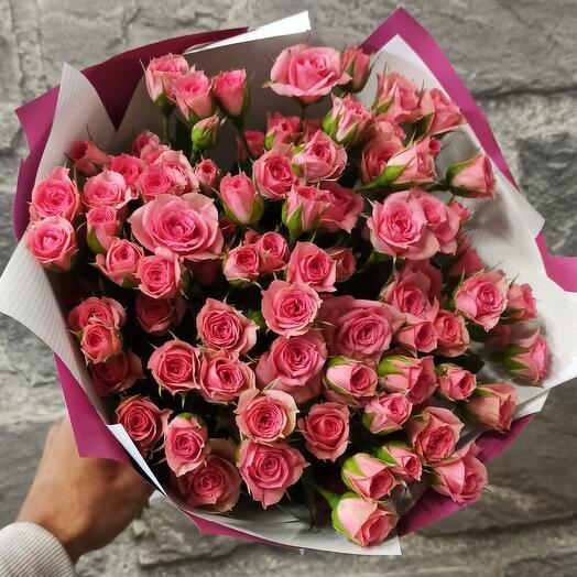 Bouquet of pink spray roses