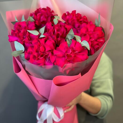 Ramo de 7 peonías. rosas
