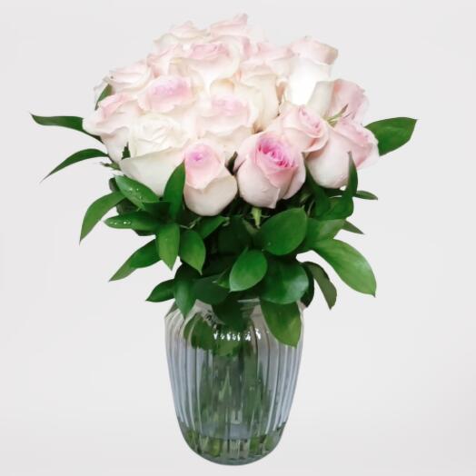 20 Sweet Pink Rose in Vase