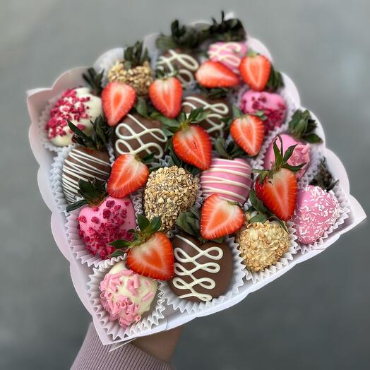 16 strawberries in Belgian chocolate