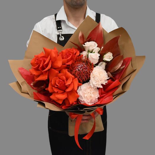 Яркий букет с французской розой