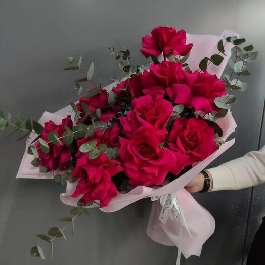 Bouquet of 11 French roses with eucalyptus