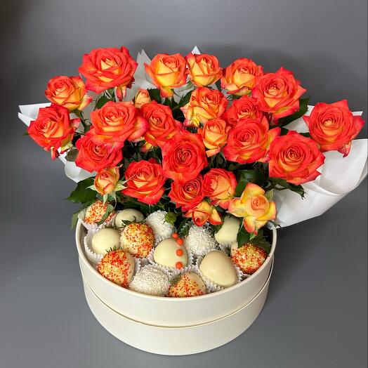 Rosa de arbusto en una Caja (el color puede diferir de la foto) blanco o naranja + fresa en chocolate
