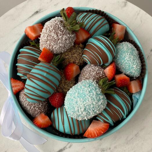 Composición de fresas cubiertas de chocolate