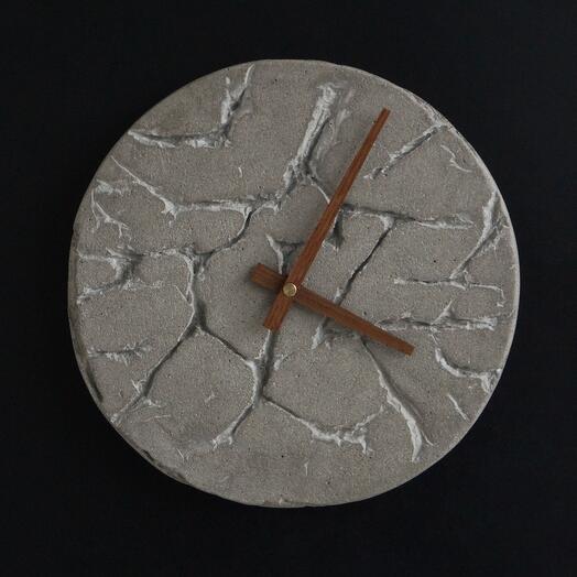 Часы из бетона ручной работы