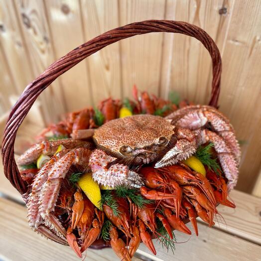 Букет корзинка с крабом и раками