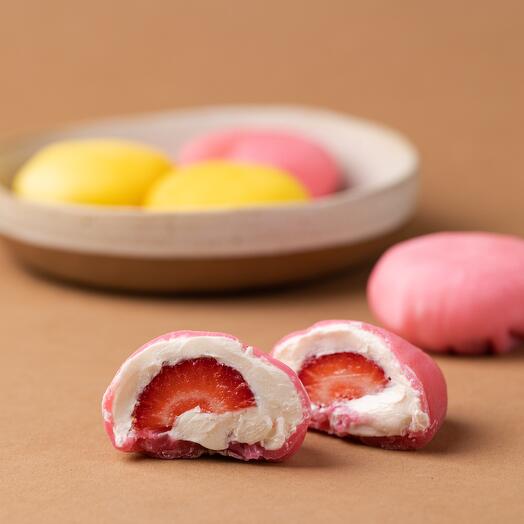 Моти с клубникой