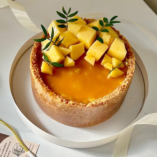Cheesecake "New York" with mango-orange compote