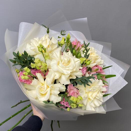 Букет из французских роз с альстромерией