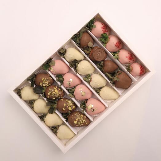 24 клубник в бельгийском шоколаде ассорти