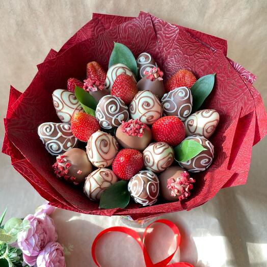Bouquet of chocolate-covered and fresh strawberries