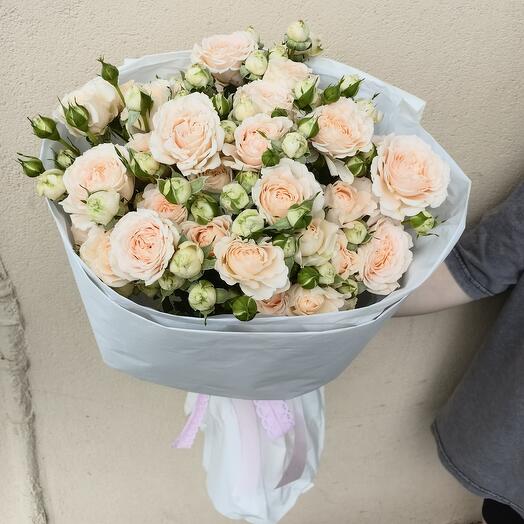 Нежные кустовые розы