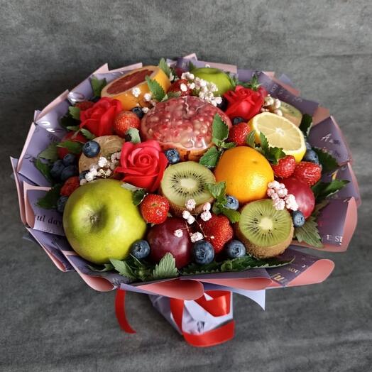 Ramo de frutas y bayas,, sinfonía de sabor"