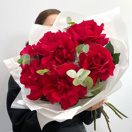 Букет из 7 французских роз готча с эвкалиптом