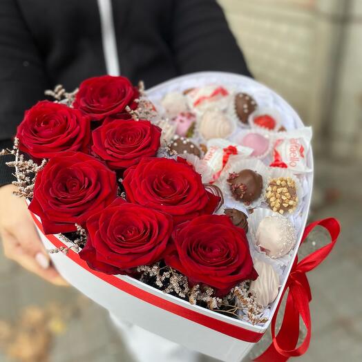 Клубника  в шоколаде  с розами «Сладкая жизнь» 🍓