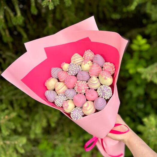 Strawberry bouquet "Lovely" in Belgian chocolate