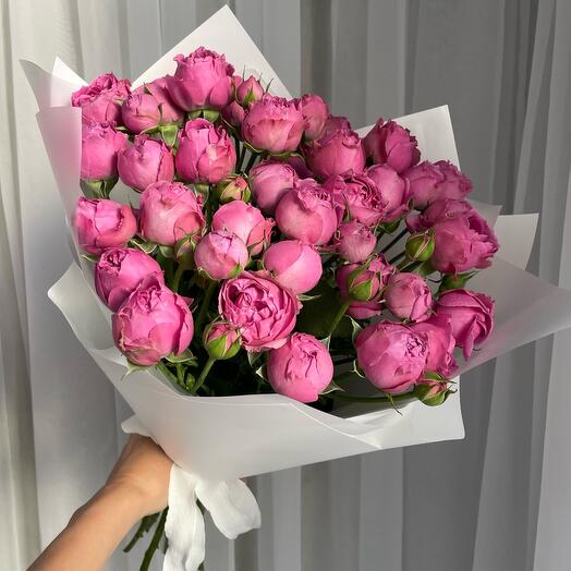 Букет из пионовидной кустовой розы