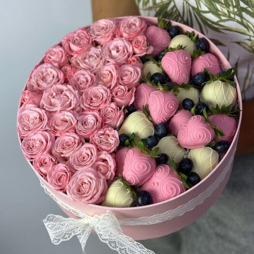 Цветы с клубникой в шоколаде