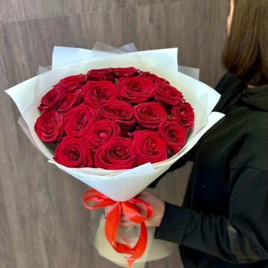 Букет из 19 бордовых роз